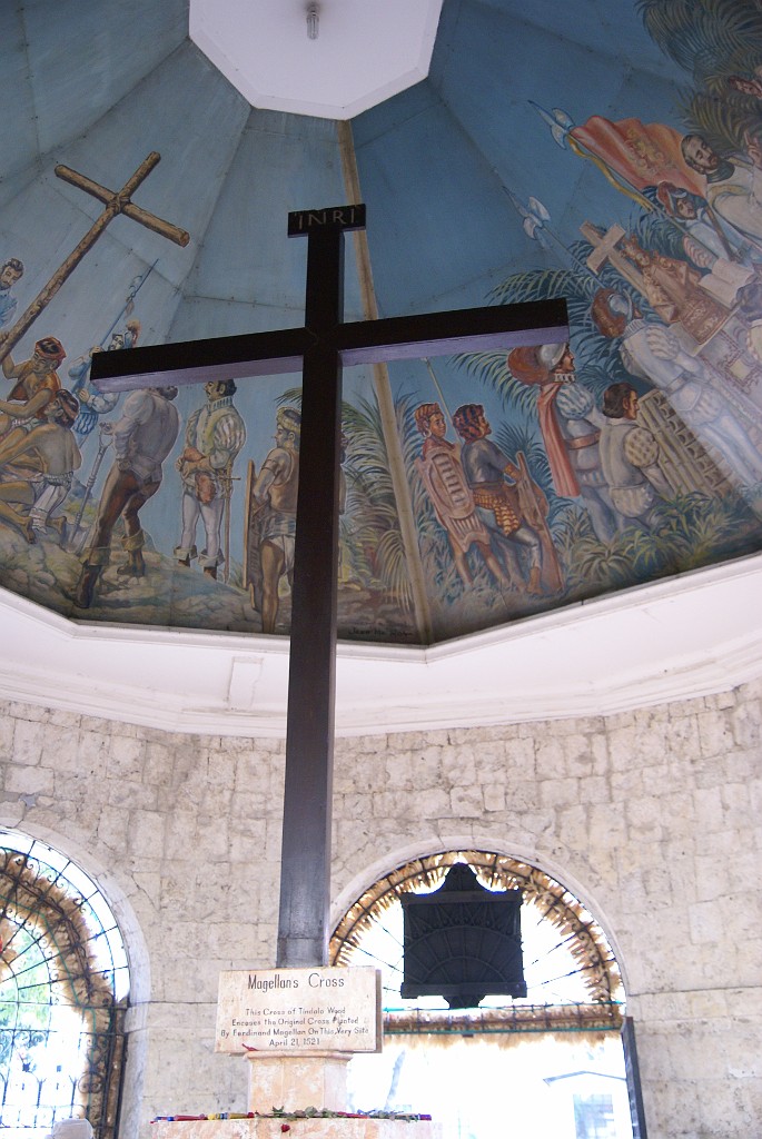 DSC00094.JPG - Das Kreuz des Magellan, welches er bei der Besitznahme der Philippinen 1521 für die spanische Krone errichtete.