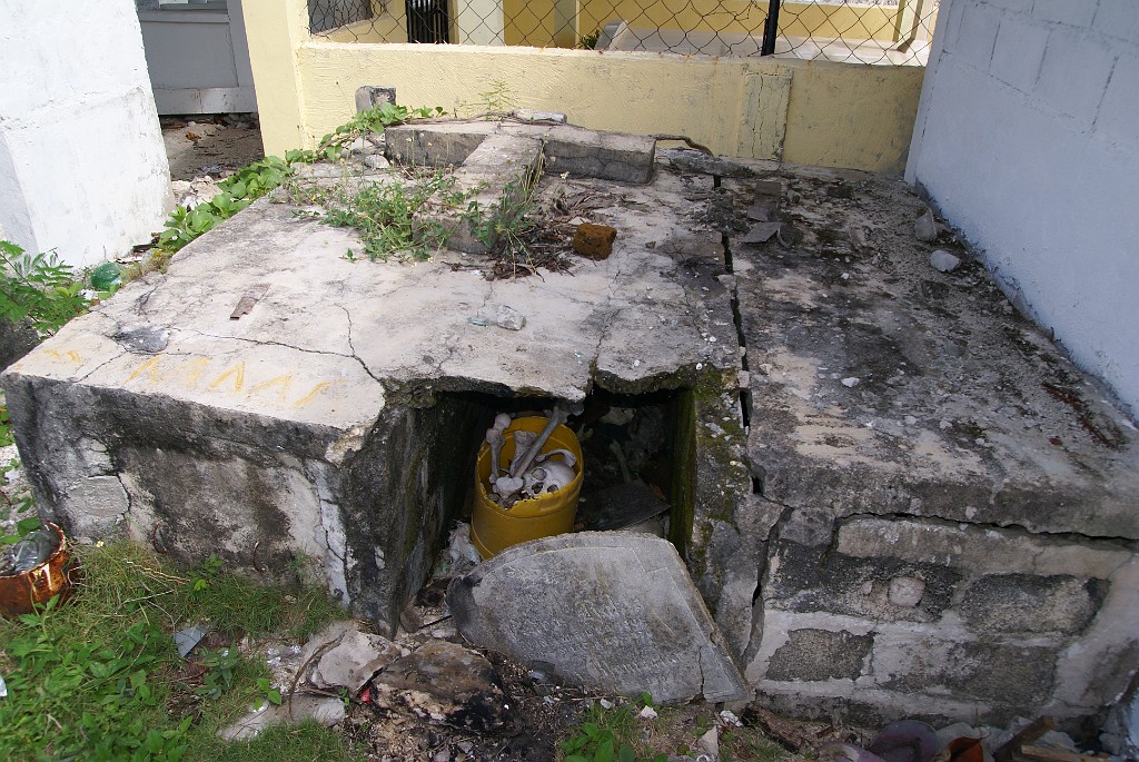 DSC09173.JPG - Malapascua - Friedhof