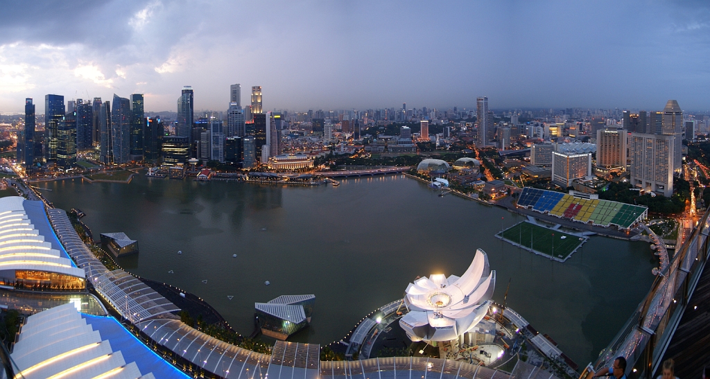SIN1b.jpg - Blick vom Skypark - Marina Sands Singapore