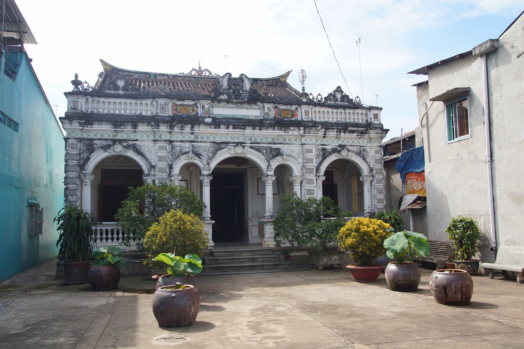 DSC04036.JPG - Das Haus des Liebhabers. Aus dem autobiografischen Roman "Der Liebhaber" von Marguerite Duras.