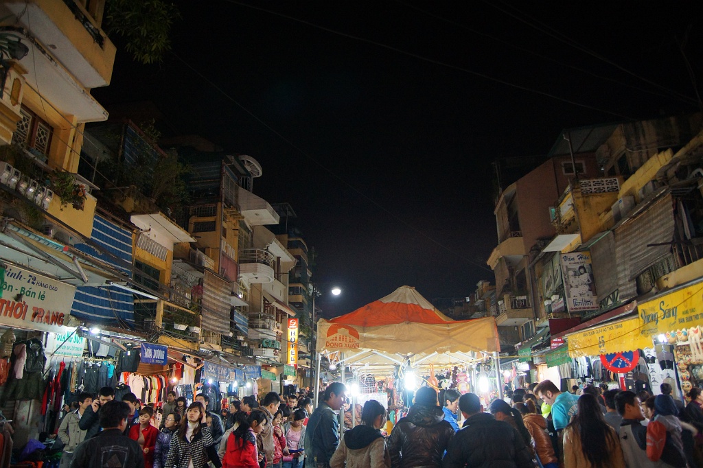 DSC04490.JPG - Nachtmarkt Hanoi