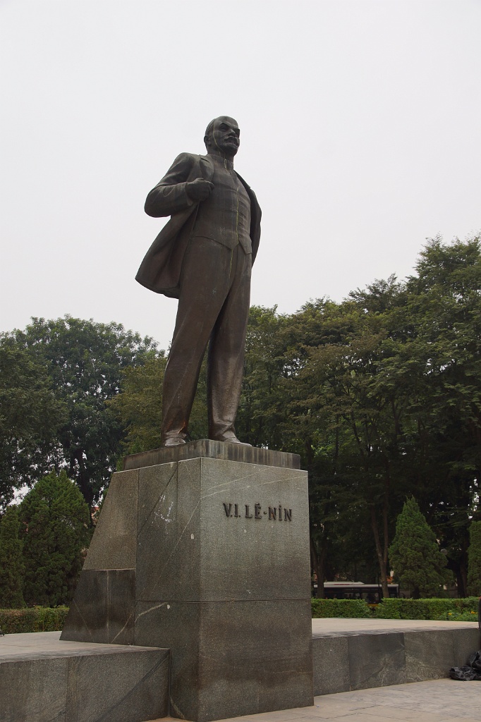 DSC04700.JPG - Lenin